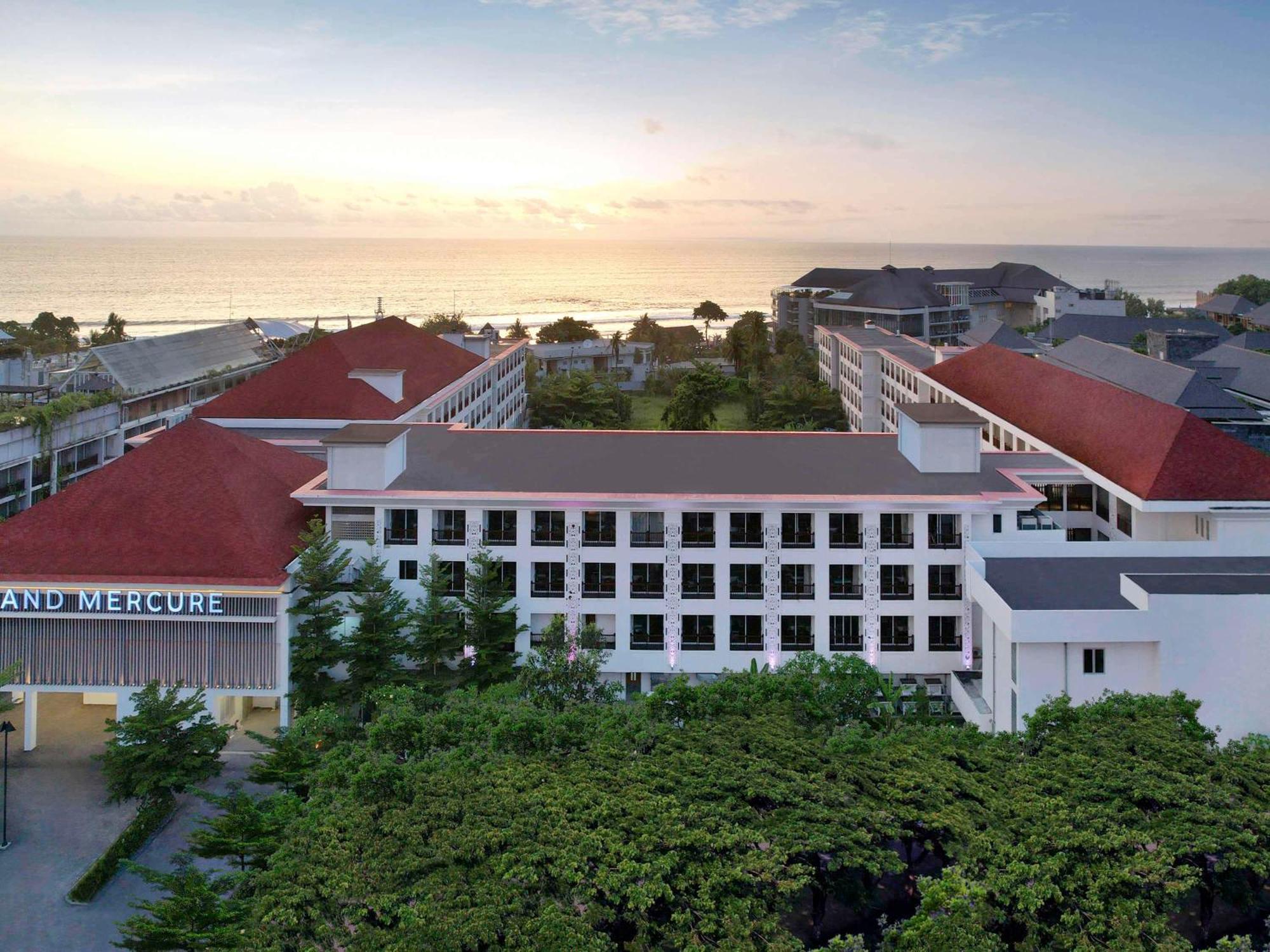 Grand Mercure Bali Seminyak Exterior photo Mercure Hotel, Batu Ferringghi