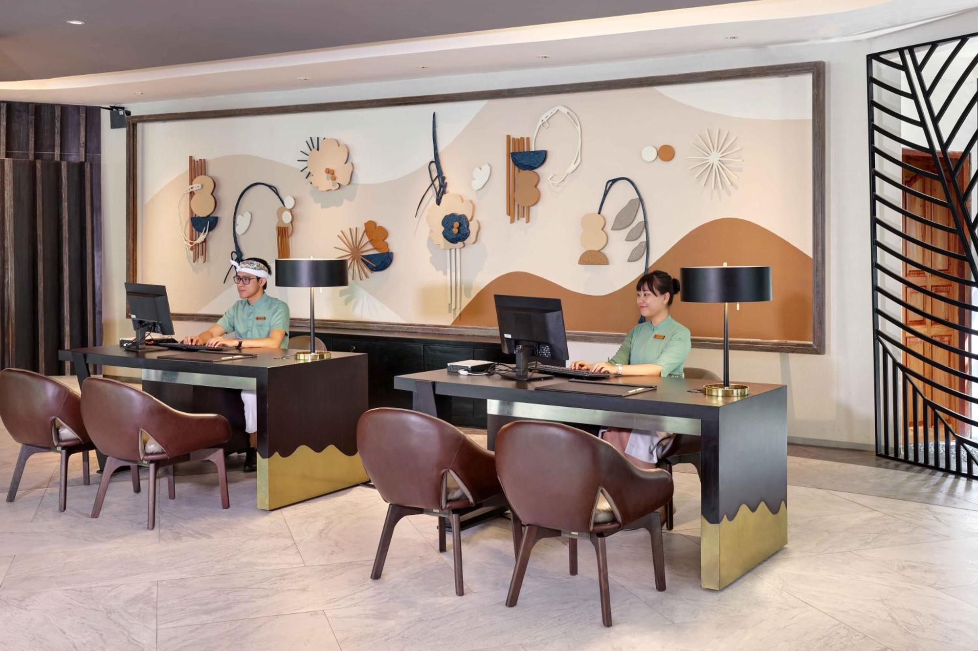 Grand Mercure Bali Seminyak Exterior photo Concierge at the Westin Maldives