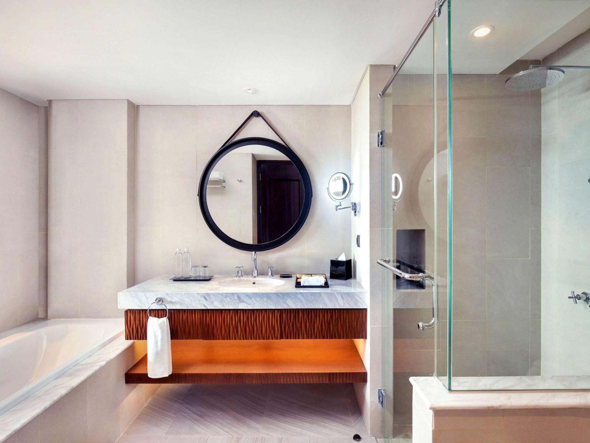 Grand Mercure Bali Seminyak Exterior photo Bathroom