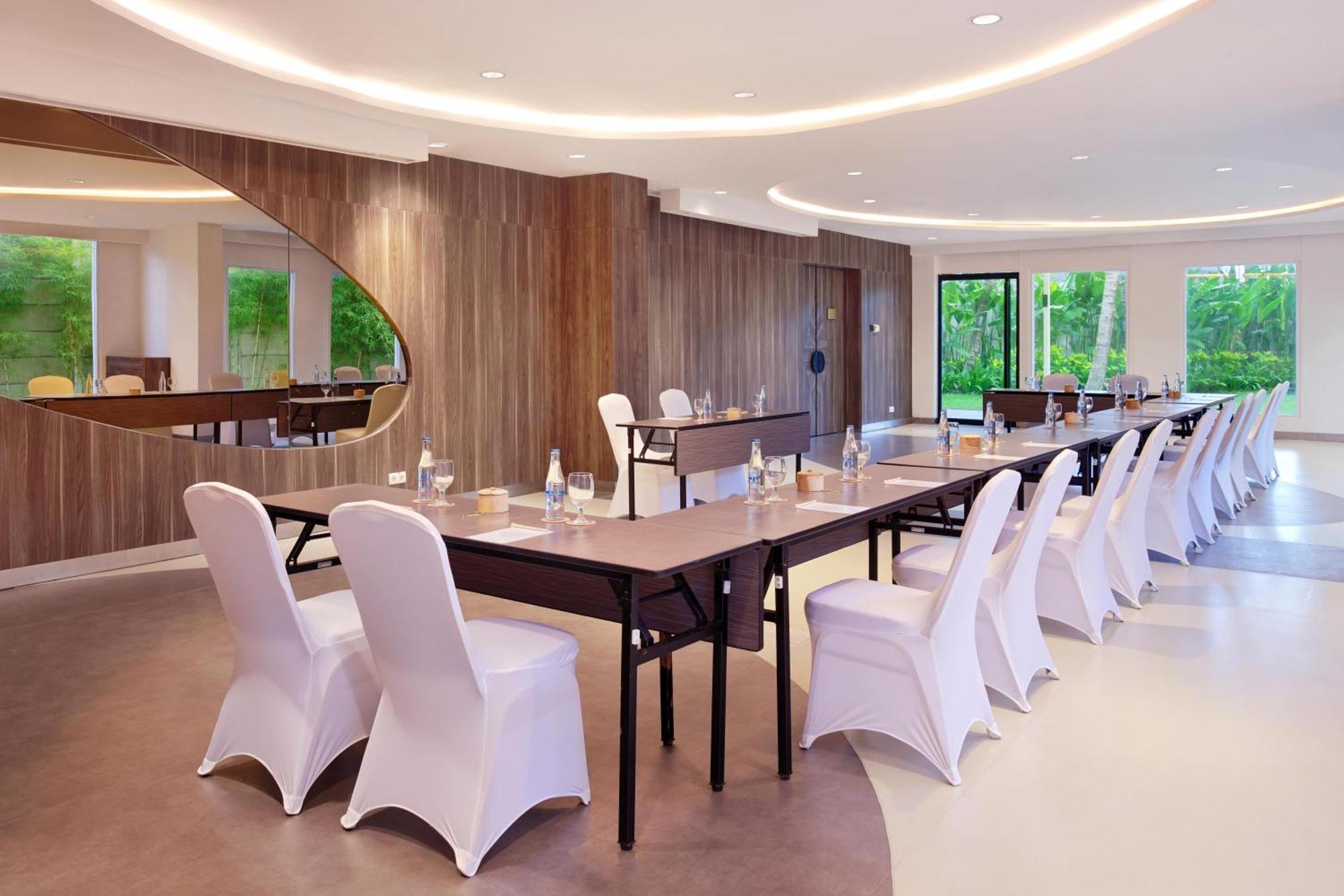 Grand Mercure Bali Seminyak Exterior photo